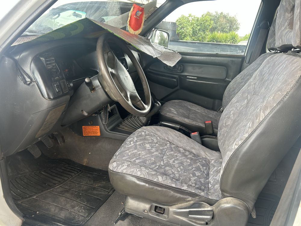 Mitsubishi l200 4x4  4 lugares