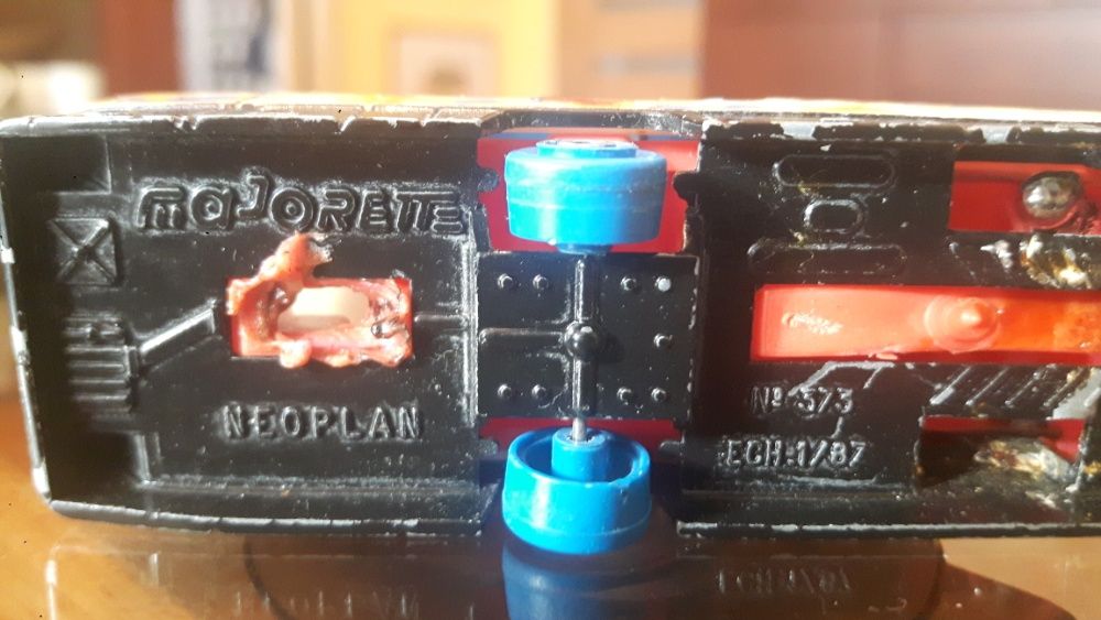 Autobus Neoplan - zabawka 1990r. metal-plastik 1:87 - kolekcja PKS prl
