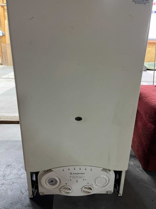 ПРОДАМ двухконтурный газовый котел Ariston