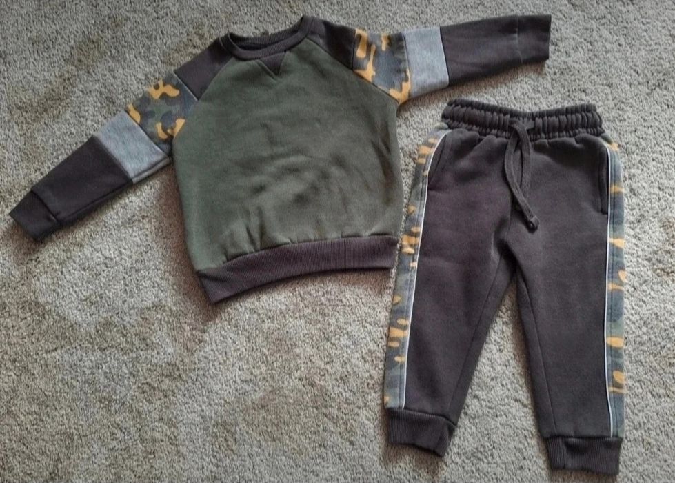 Ciepły dresik chłopięcy rozmiar 86/92