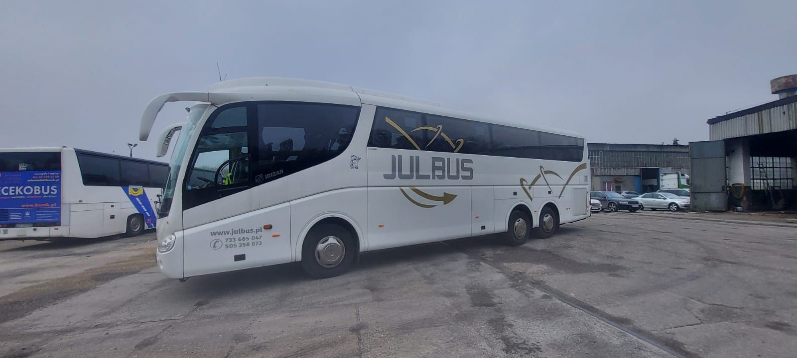 Przewóz osób, gosci weselnych, na lotnisko wynajem autokarów i busów