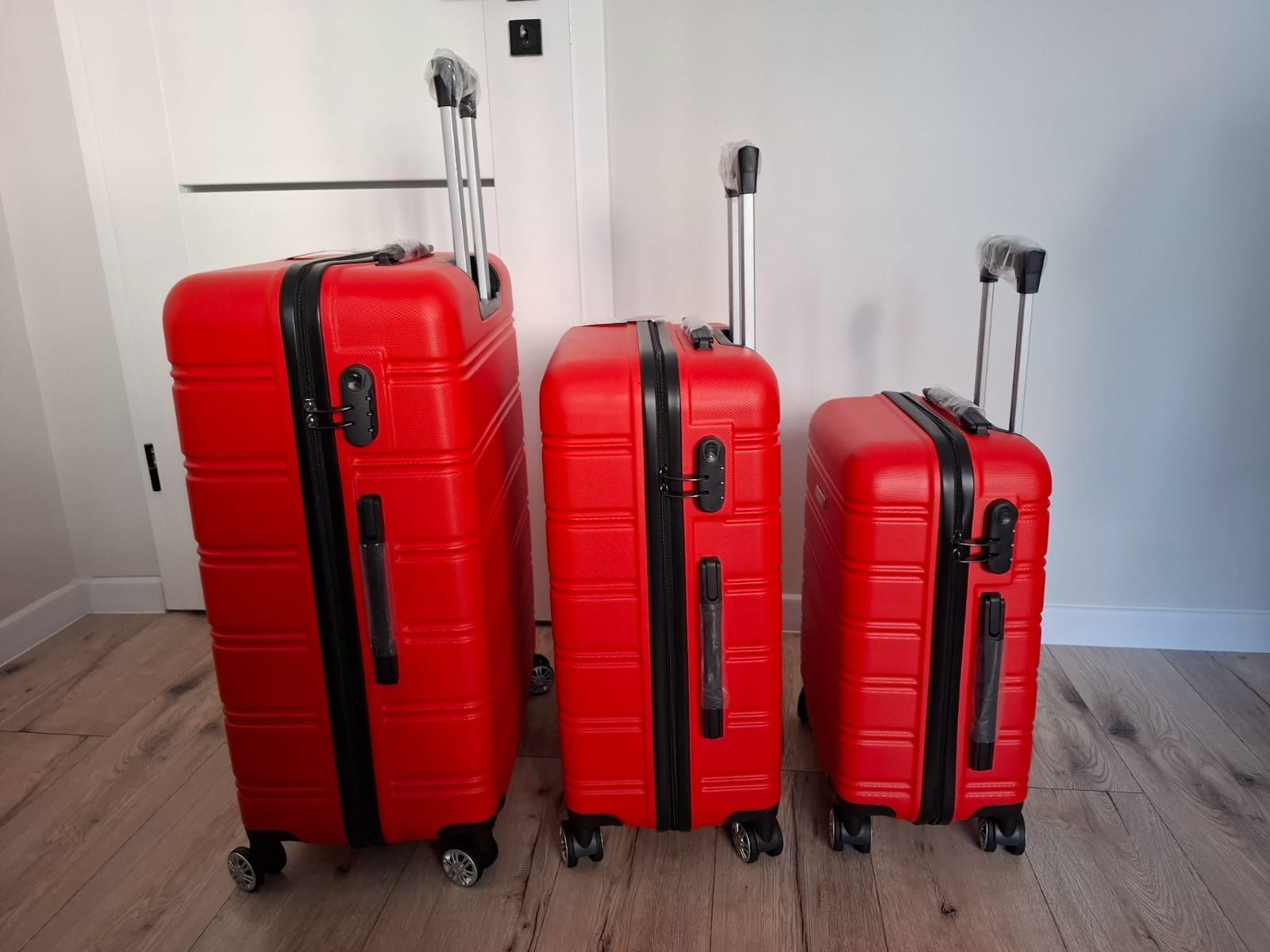 Zestaw walizek podróżnych 3 sztuki