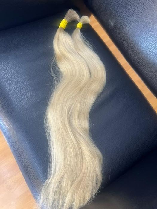 Натуральне хвилясте волосся блонд