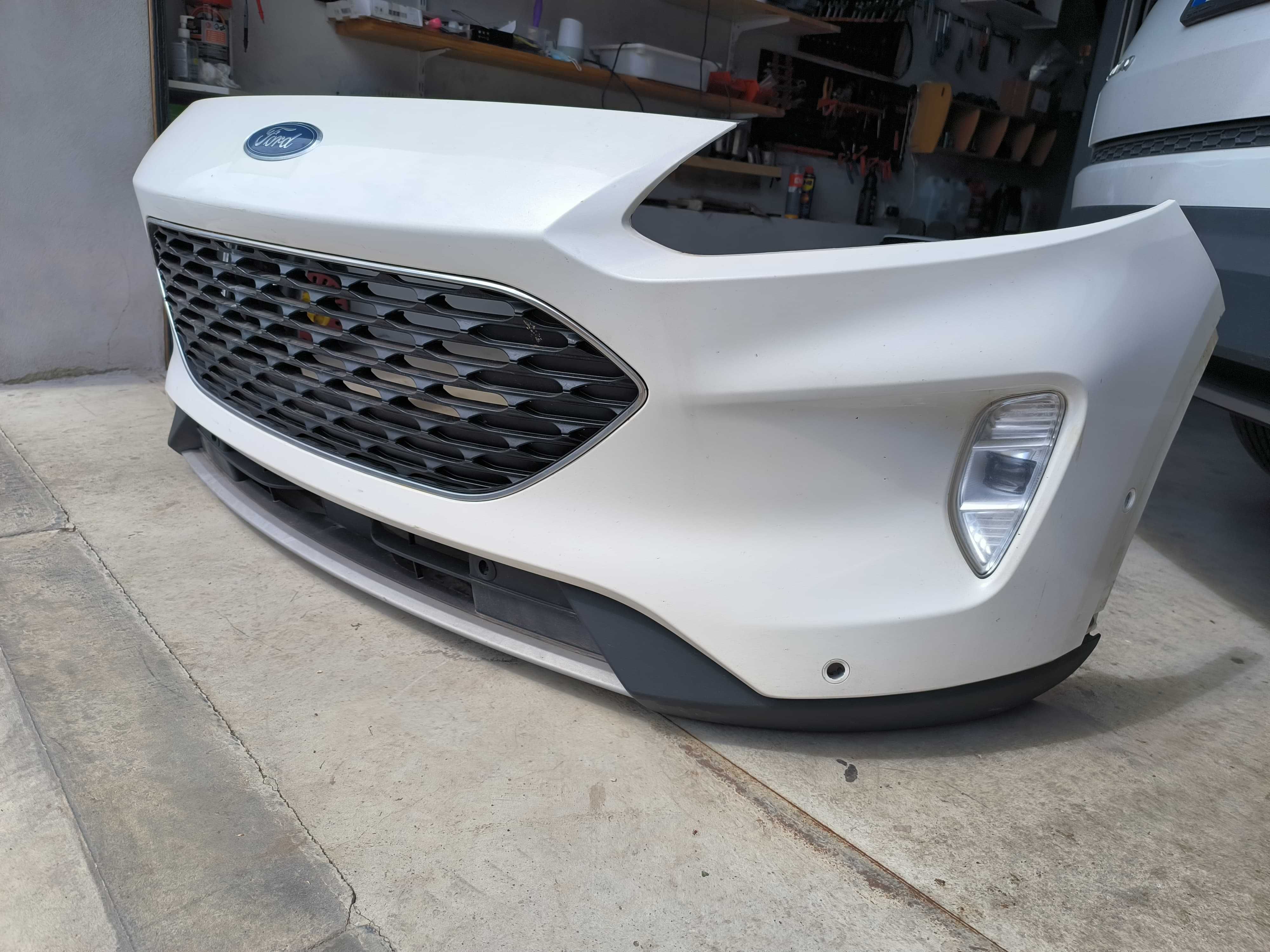 Kompletny zderzak przód 6PDC Ford ESCAPE mk4/Kuga mk3 kolor AZ