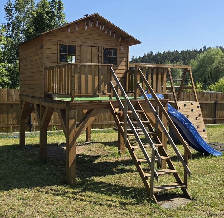 Duży plac zabaw dla dziecka solidny