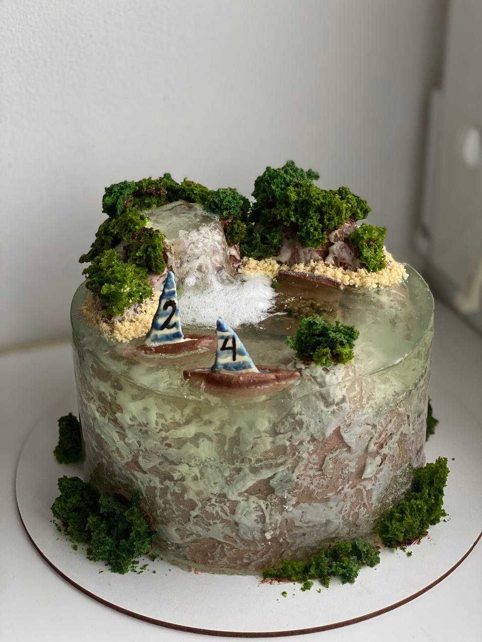 Торт Острів з водоспадом та ракушками з начинкою Снікерс, 1200 г