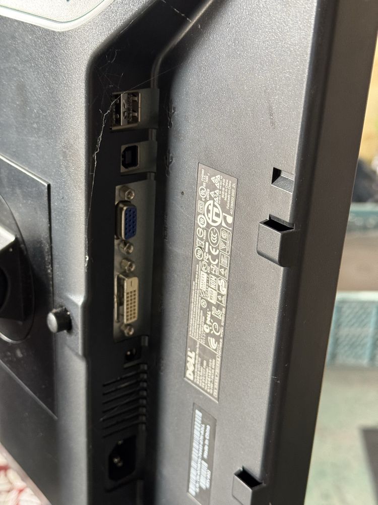 Monitor Dell 19 pivot usb hub