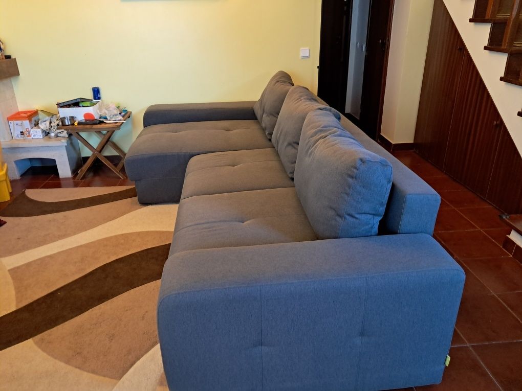 Sofá com chaise longue,  cama e impermiabilizado