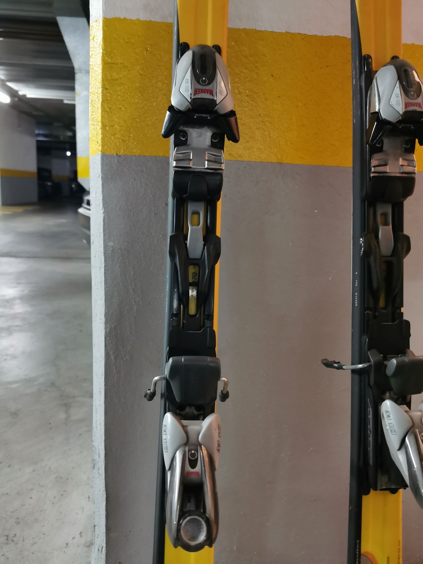 Vendo Skis Volki como novos