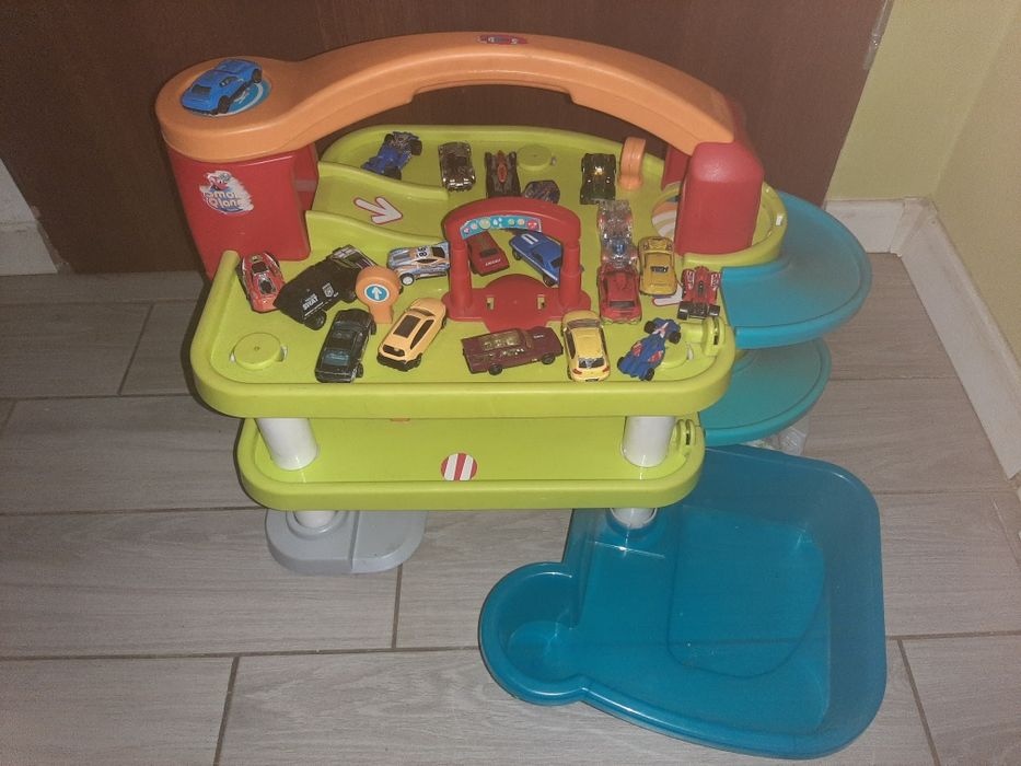 Zjeżdzalnia garaż + ponad 20 autek metalowych,hotwheels itp