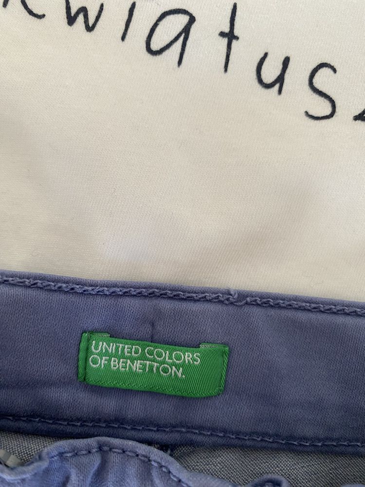 Komplet zestaw biala koszulka i niebieskie spodenki United Colors r.80