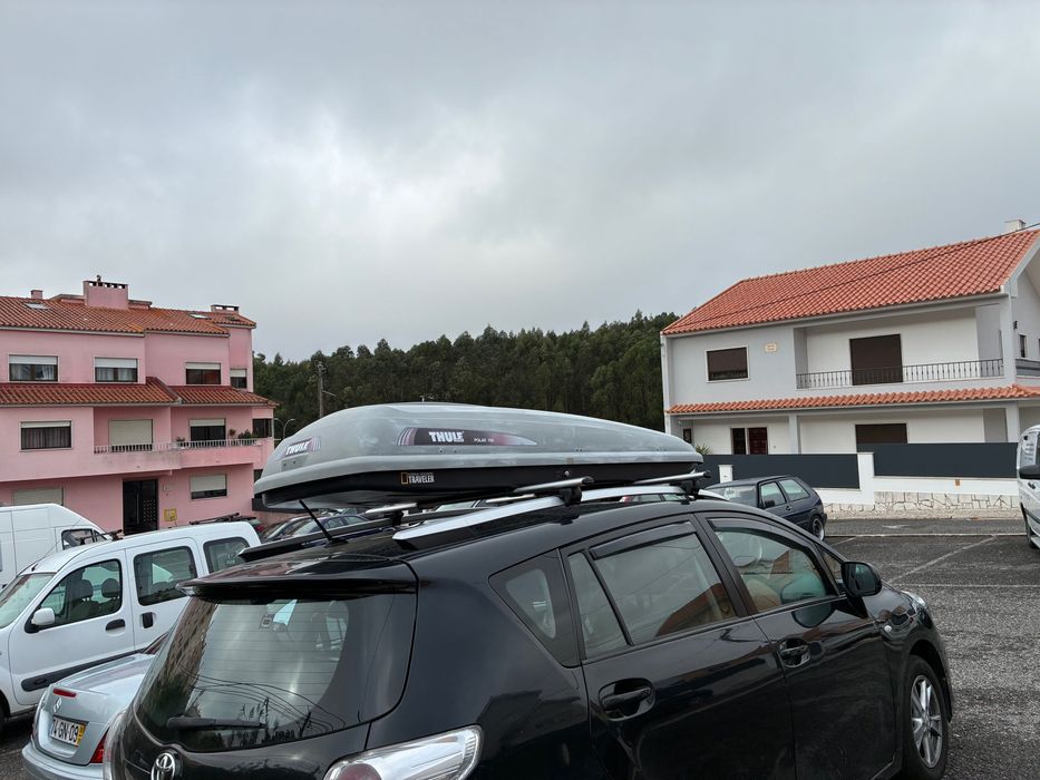 Caixa de tecto Box Thule polar 700 em bom estado .