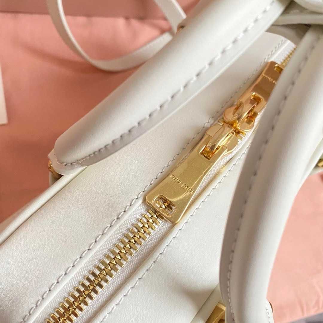 MiuMiu Biała Torebka 2025 - Luksusowy i Elegantny Design