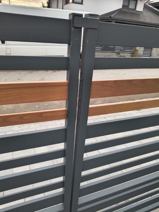 Brama wjazdowa w bardzo dobrym stanie