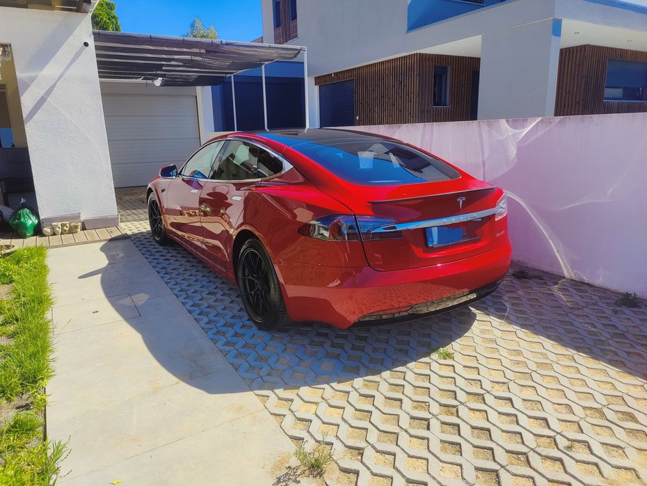 Tesla Model S Performance Raven