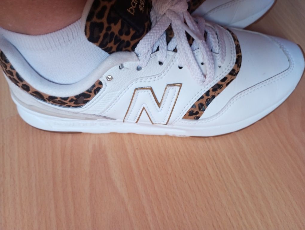 Ténis New Balance brancos