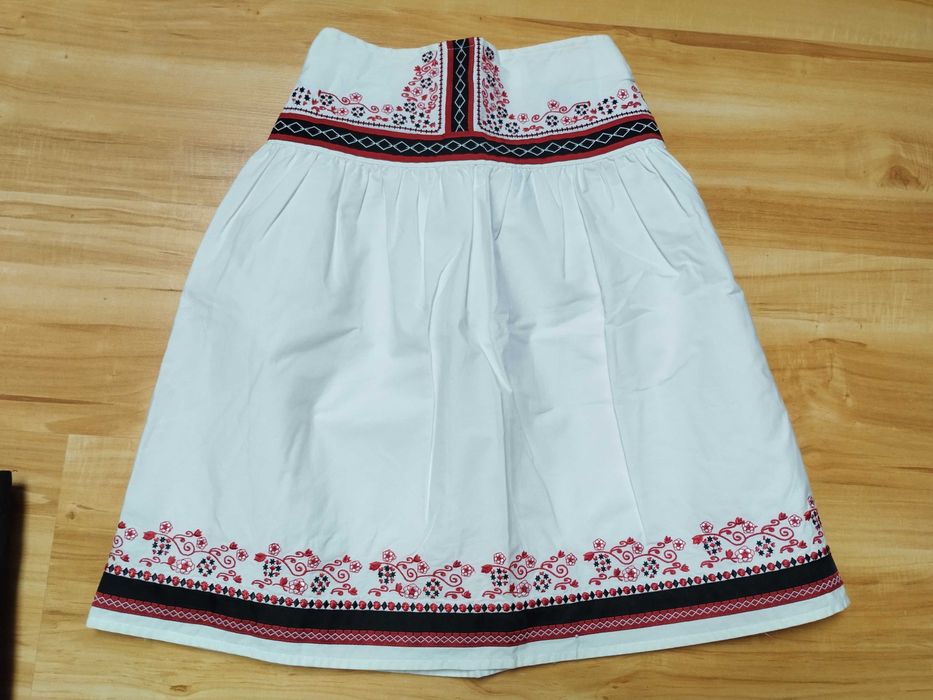 Spódnica 122/128 Mary-Kate and Ashley bawełna haftowana