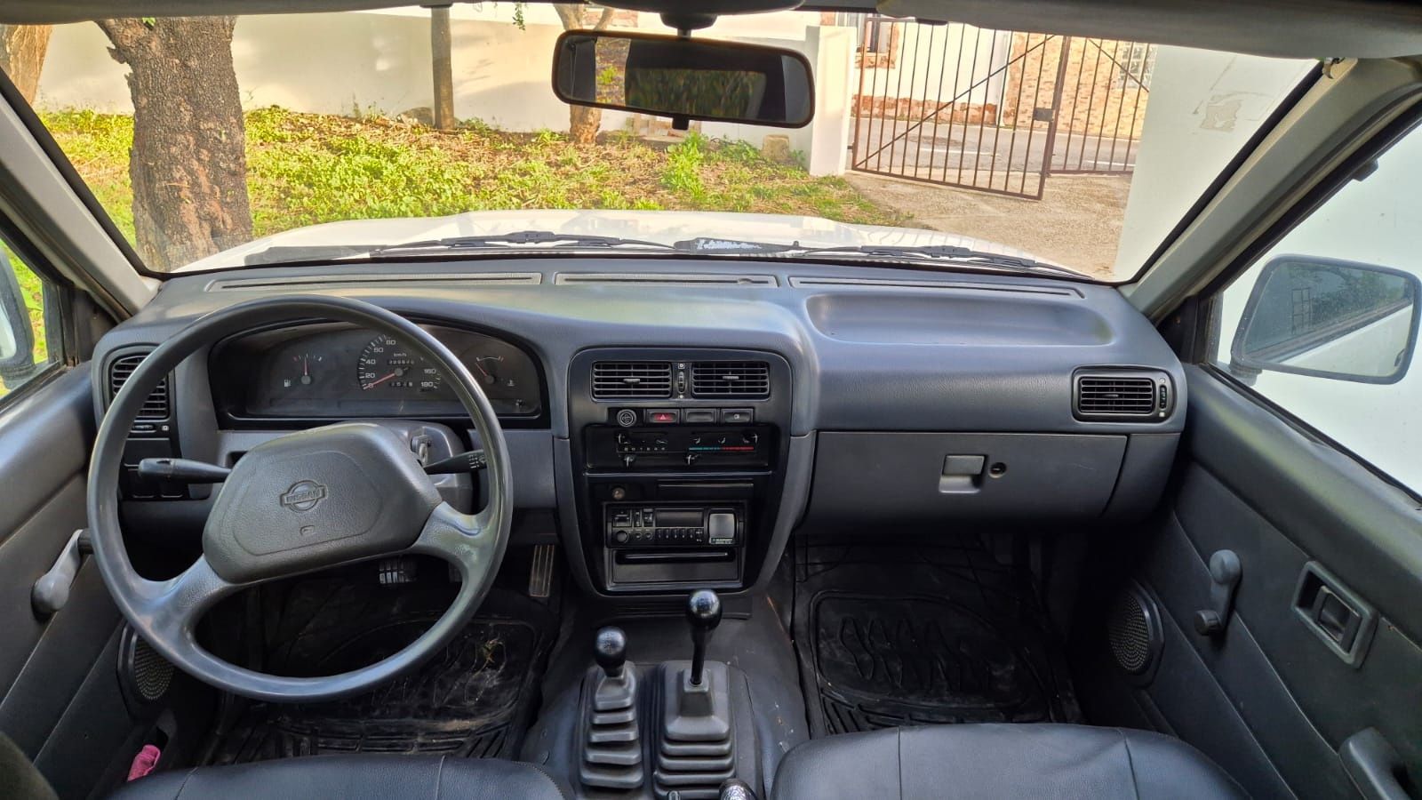 NISSAN D21 4X4  1996