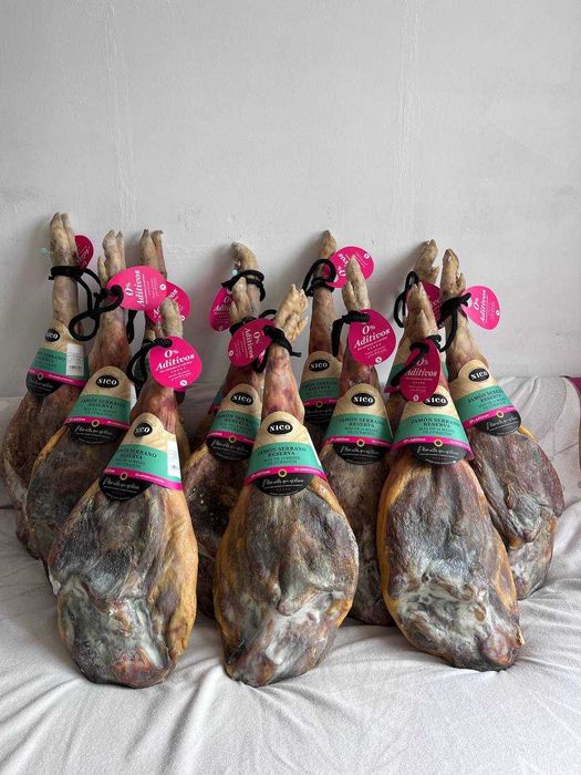 Іспанських хамон плюс подарунок