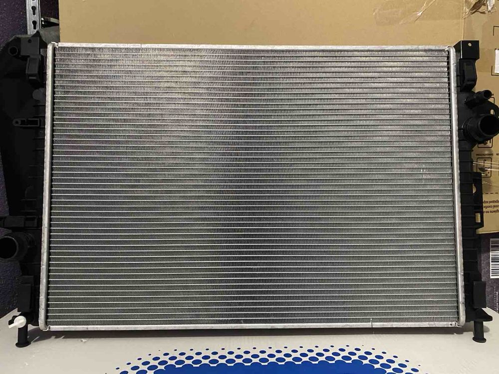Радиатор охлаждения ДВС на Ford Escape 2016-2017