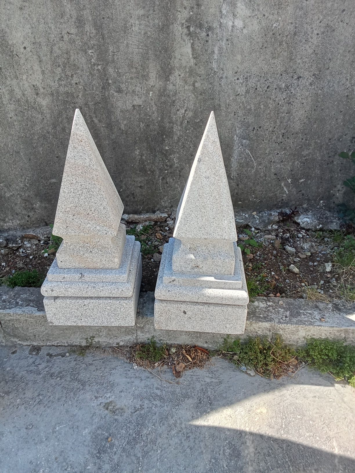Pirâmides em granito