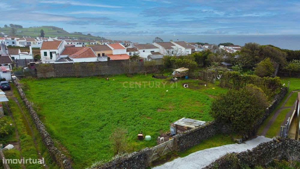 Terreno com 1 920m2, situado em Santa Cruz Lagoa