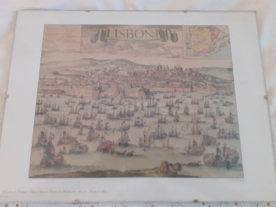 Quadros com molduras e gravuras