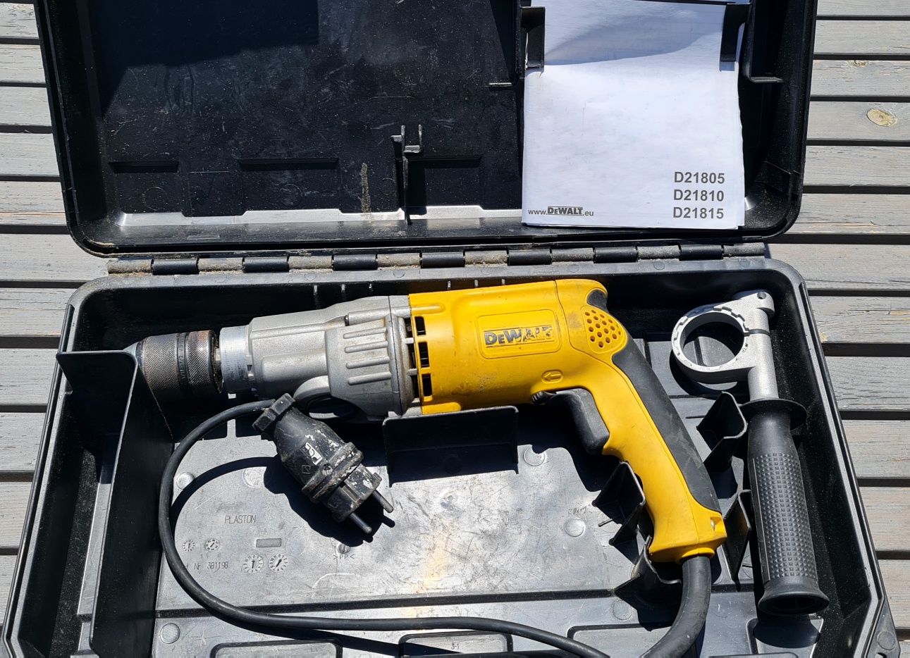 Máquina de furar com martelo dewalt