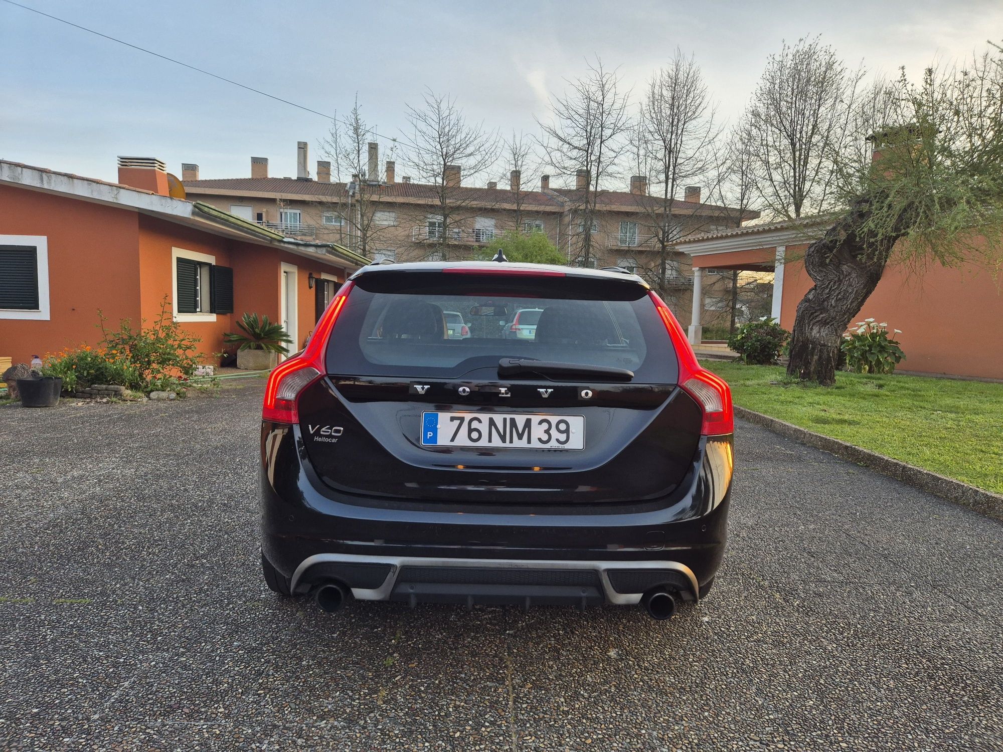 Volvo V60 1.6D R Design Automática