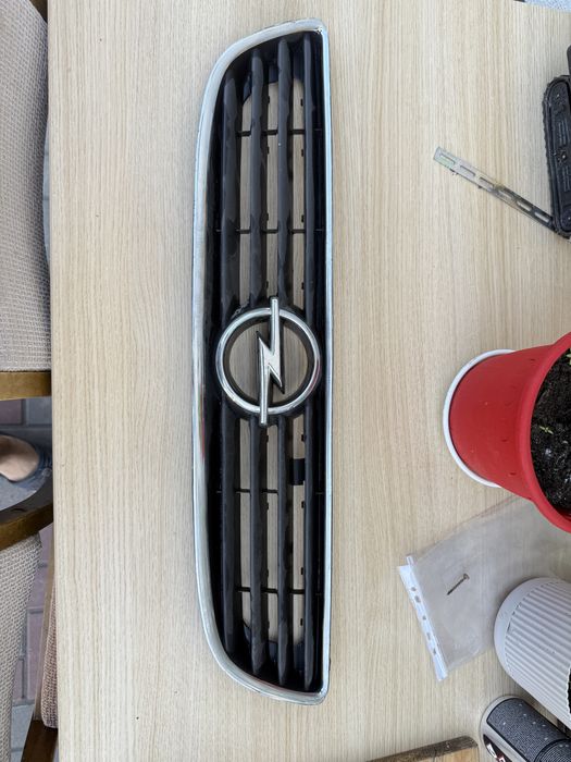 Grill / Atrapa chłodnicy Opel Astra H (Astra III) 2004–2007