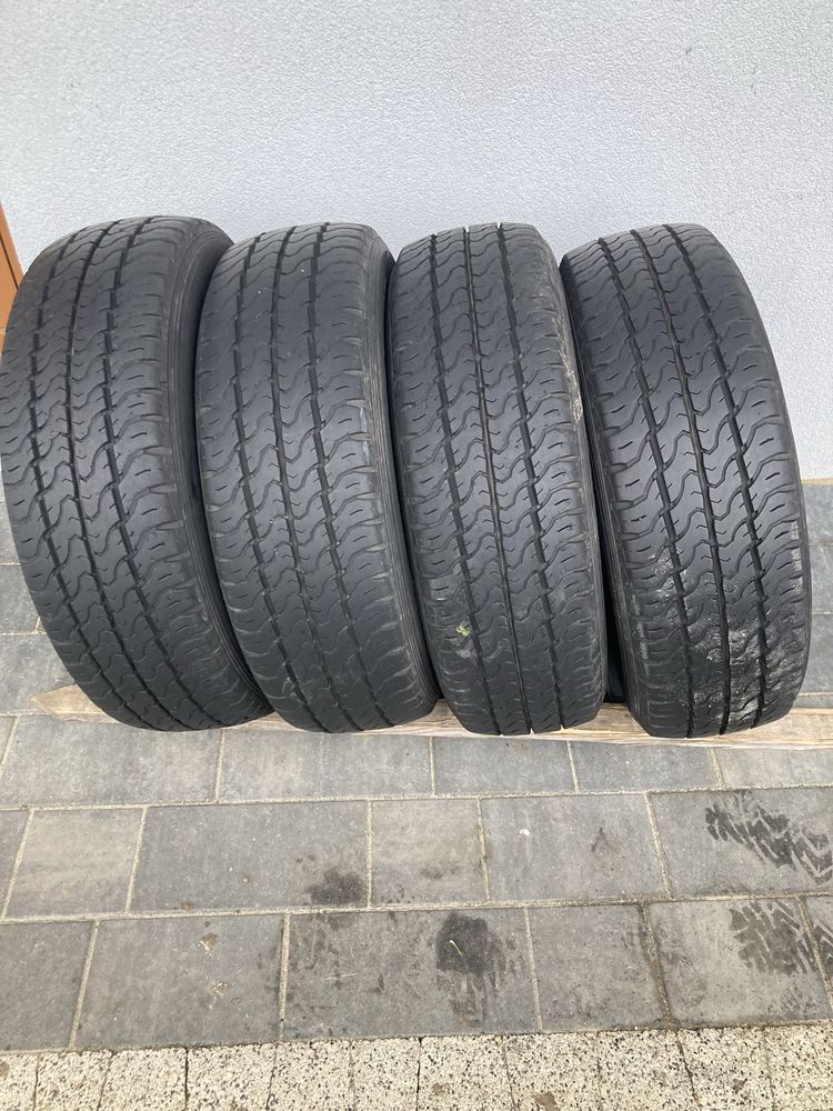 Opony letnie 215/65R16C Dunlop