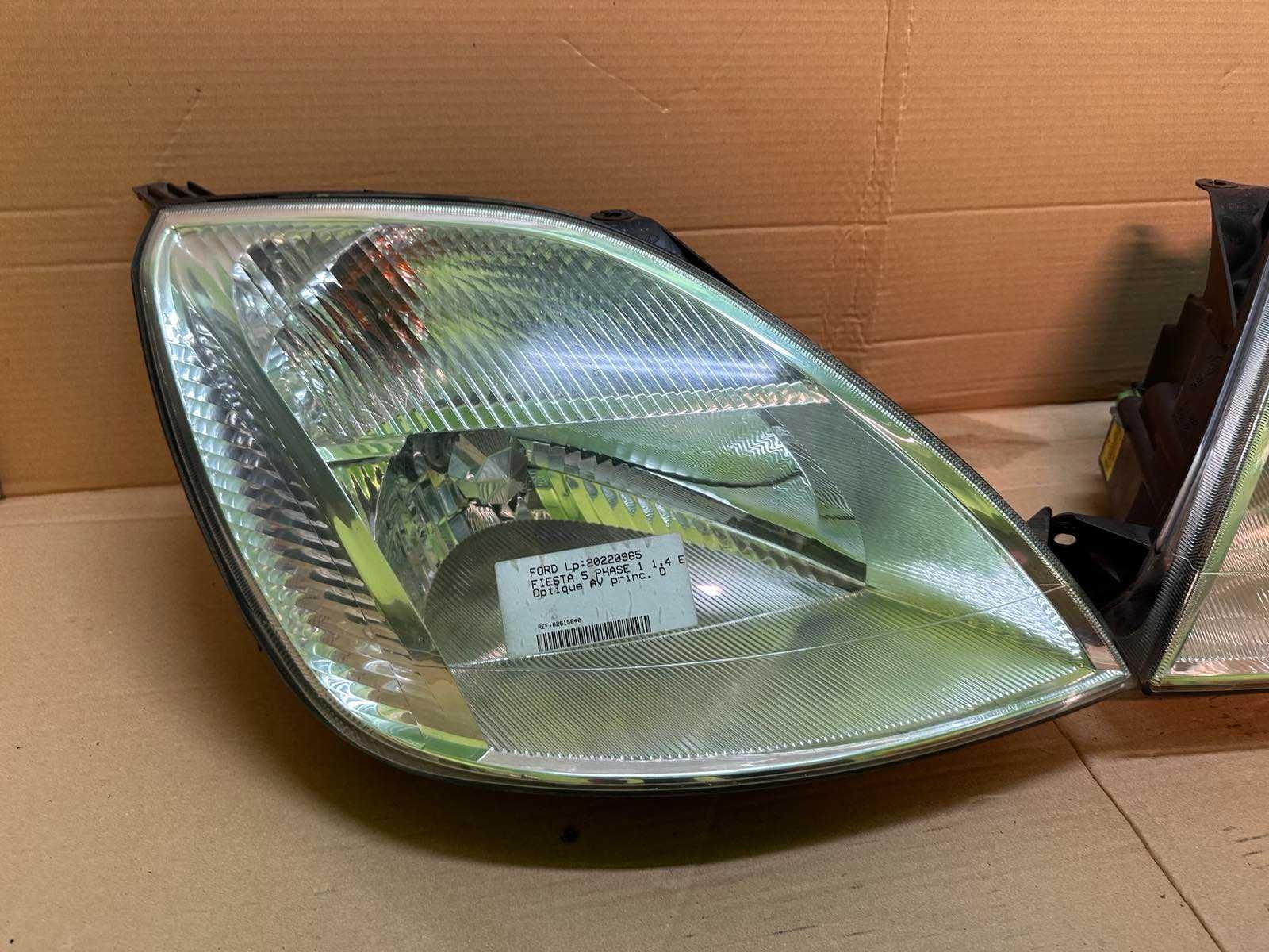 Lampa przednia Ford Fiesta Mk6 05r.