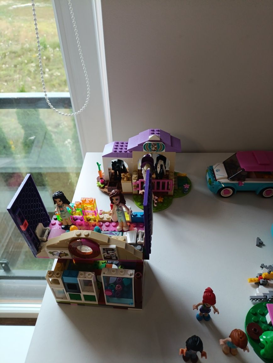 Zestawy LEGO friends + pudełko z klockami LEGO