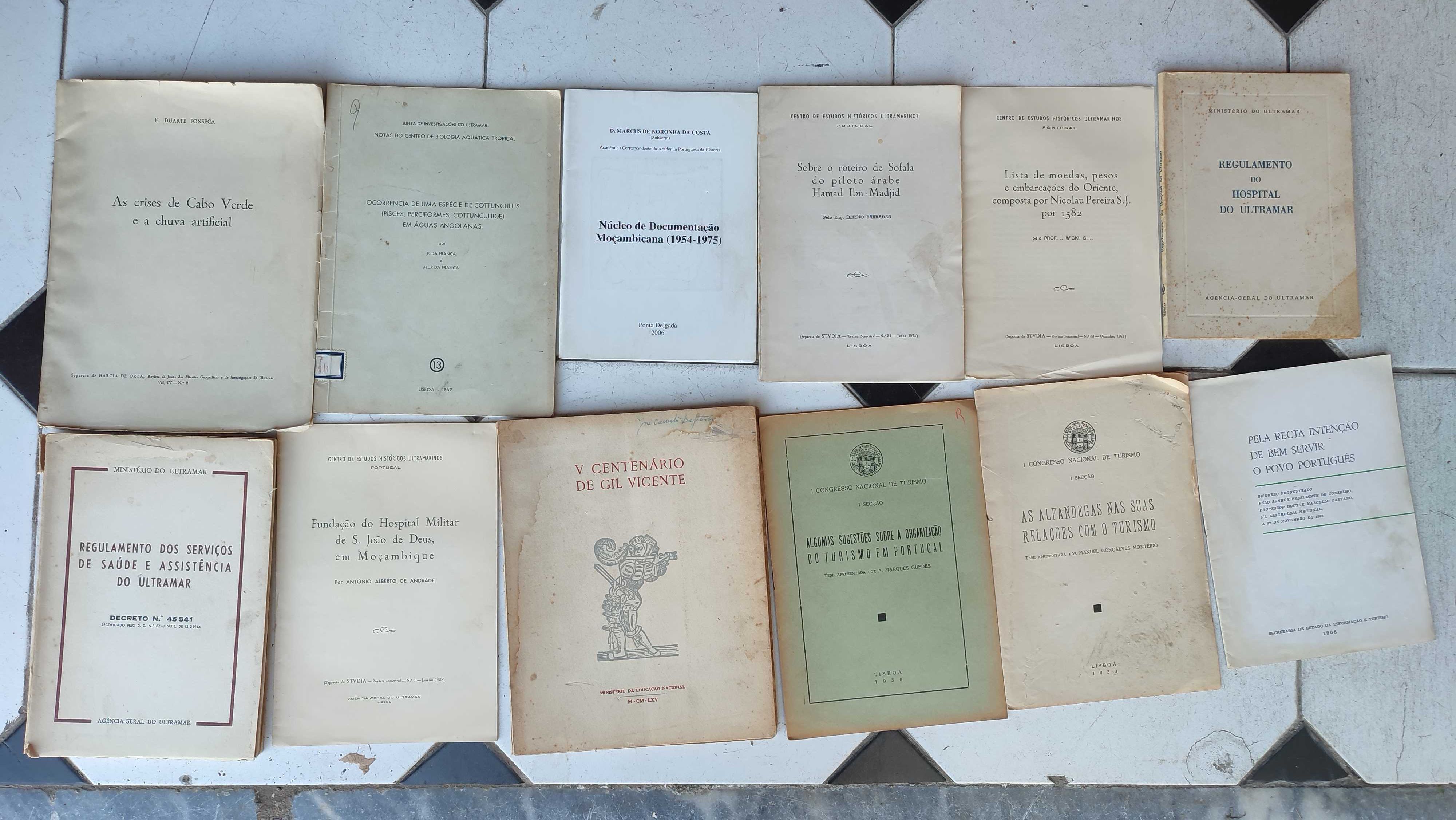 Lote 86 Publicações diversas, brochuras e outros História e Politica