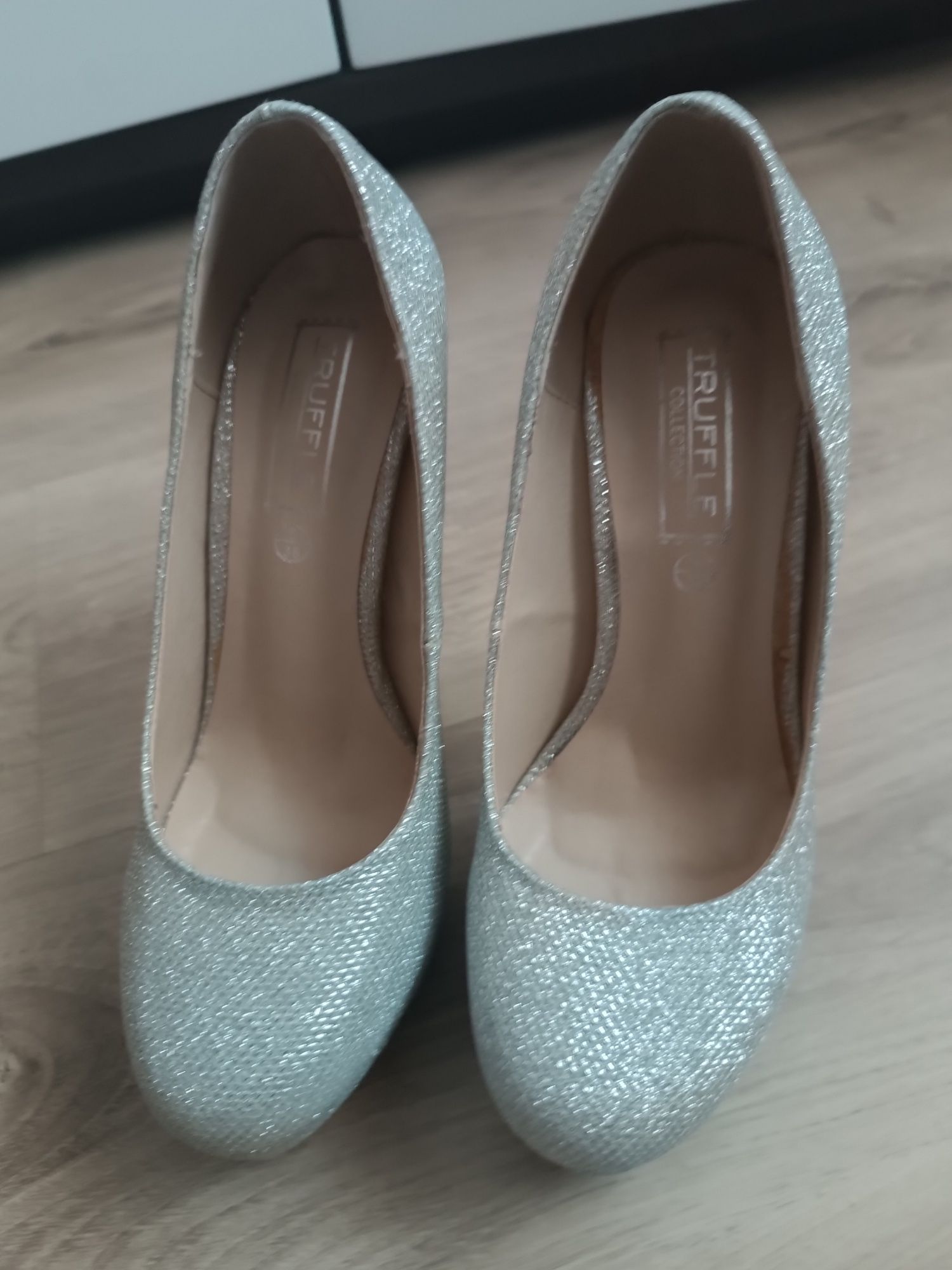 Srebrne buty róż. 38