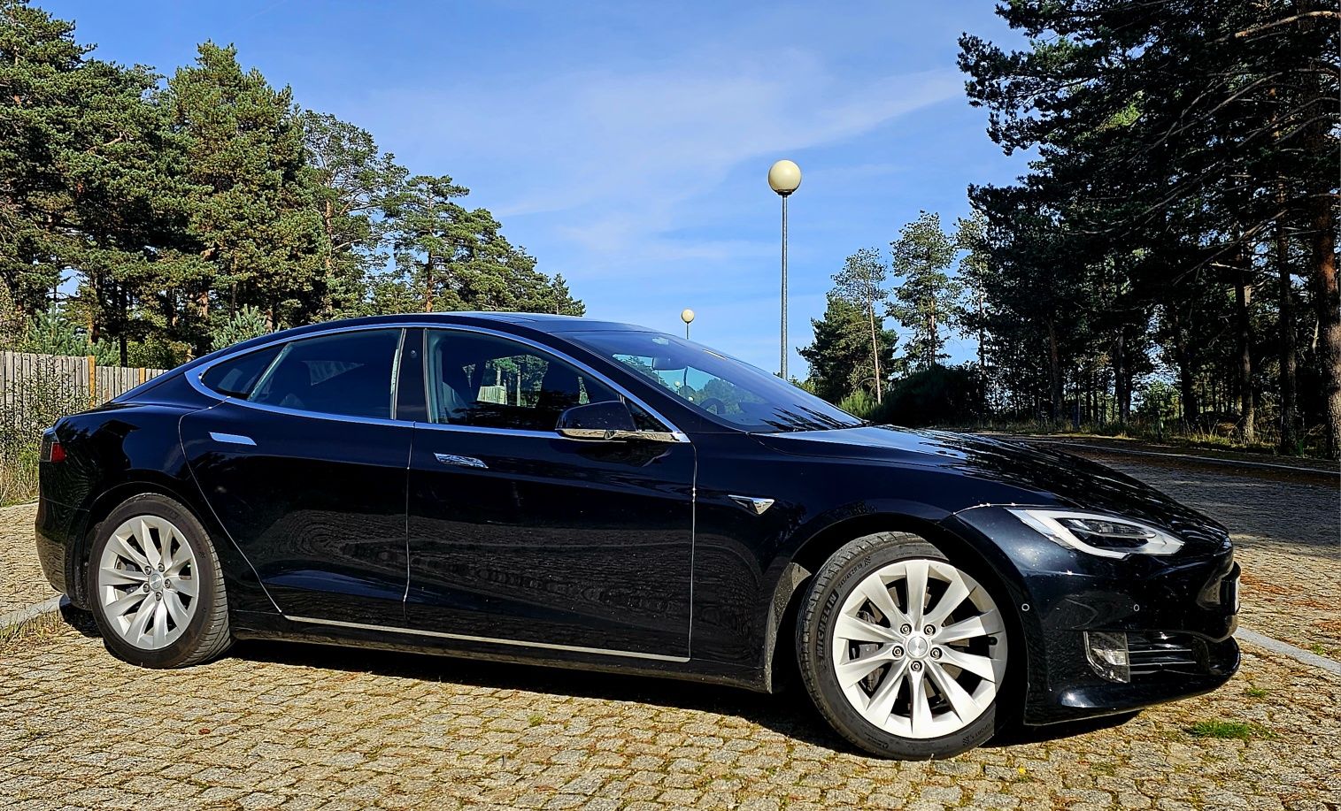 Tesla Model S 75D