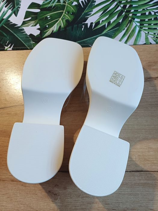 Nowe transparentne klapki na platformie Shein 40