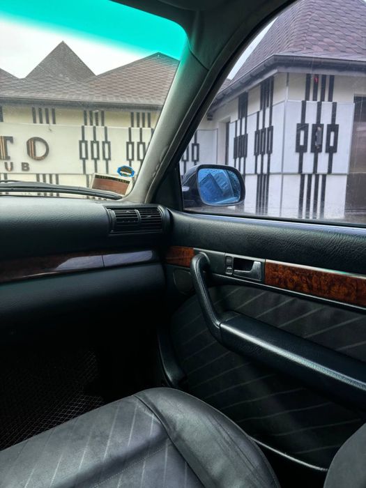 Продам Audi A6C4 1996рік 2.6