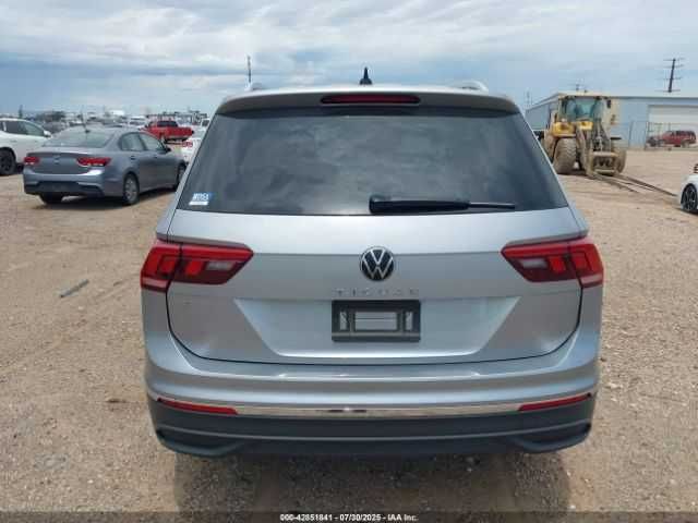 Volkswagen Tiguan 2.0T SE *