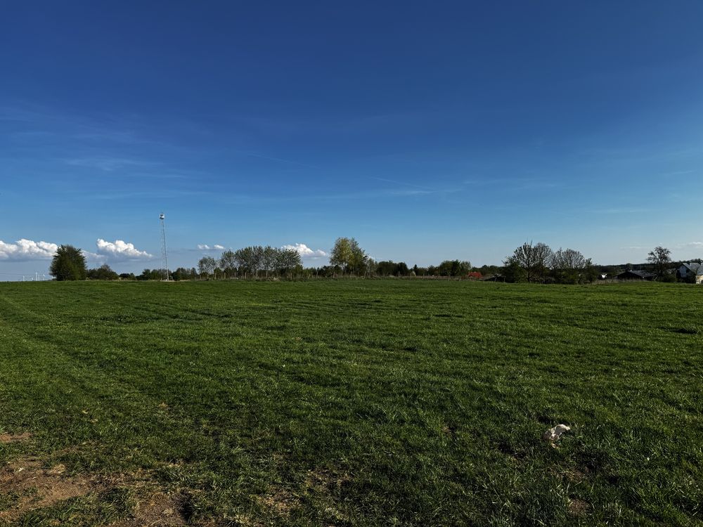 Działki budowlane (bardzo blisko jeziora)