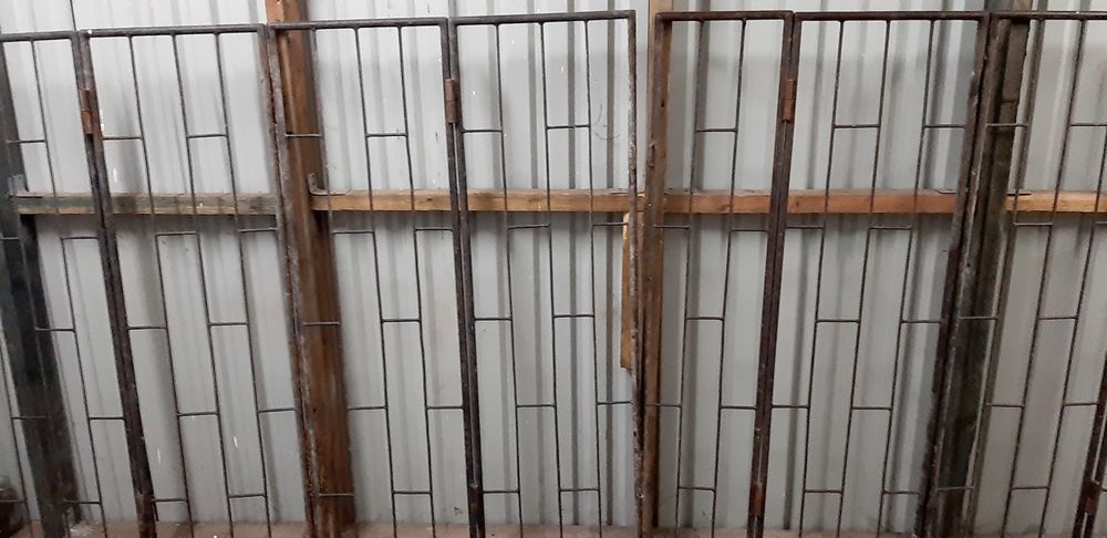 Stalowa krata,kratownica.