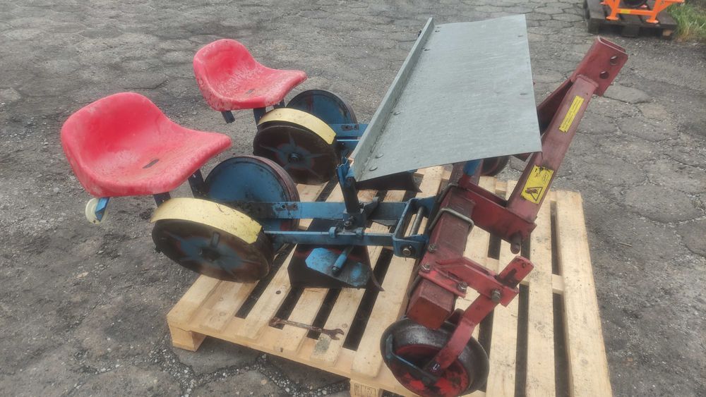 sadzarka do rozsady warzyw dwurzędowa Pionier Strzelce Opolskie