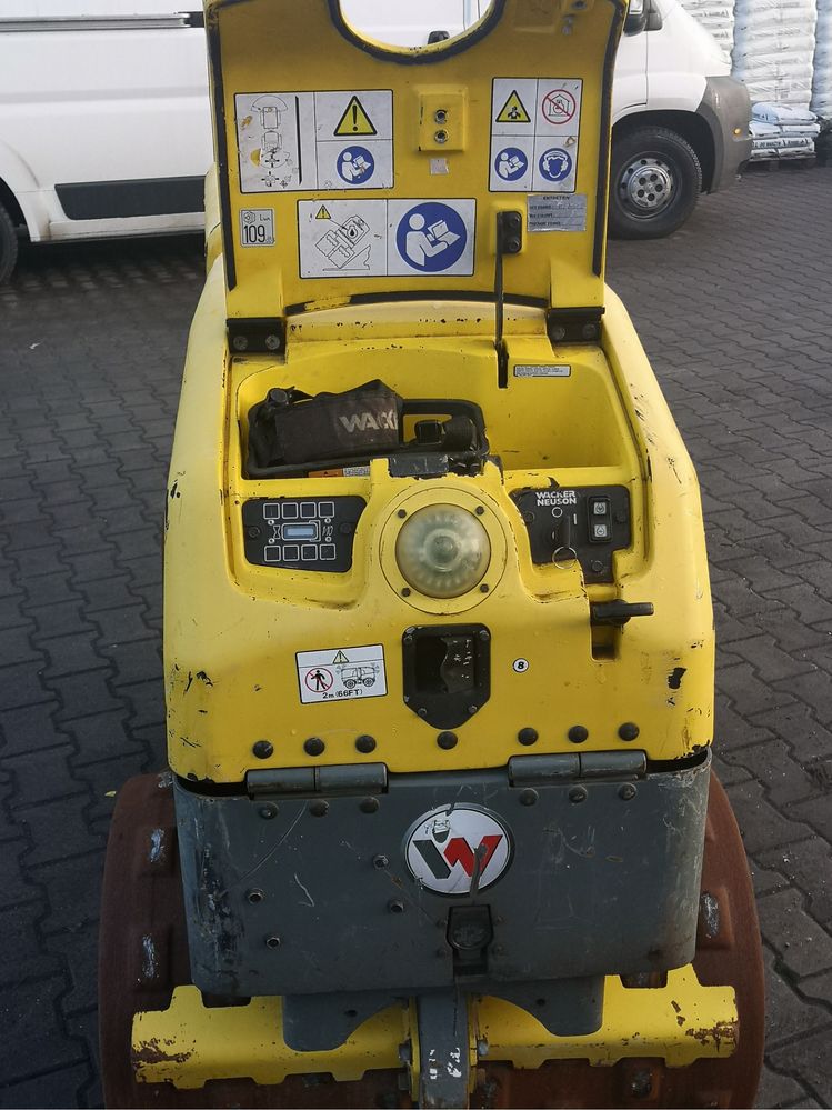 Wynajem wacker neuson rt82sc walec