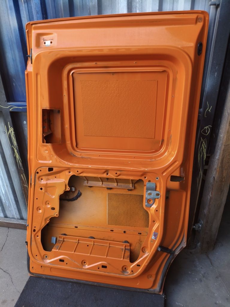 Drzwi prawe suwane przesuwane VW Caddy III LP2C stan bdb bez rdzy