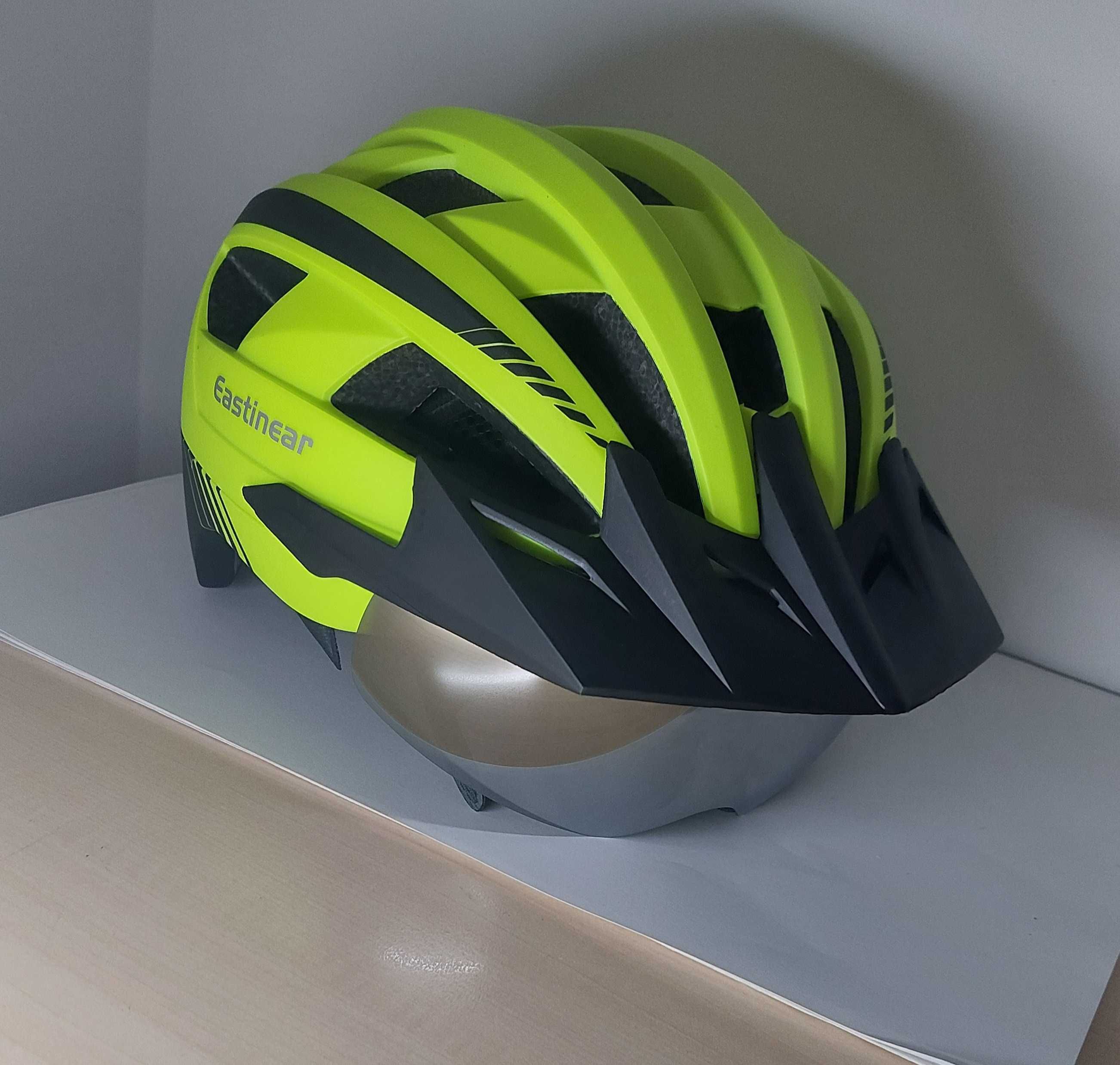 EASTINEAR Kask rowerowy LED, tylne światło do ponownego ładowania