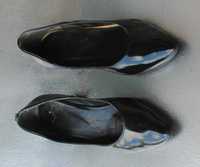 Туфли-лодочки, тонкий каблук, чёрные лакированные