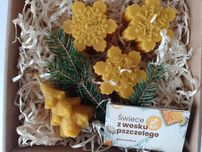Zestaw prezentowy. Świece z wosku pszczelego. Śnieżynki 3 + choinka.+