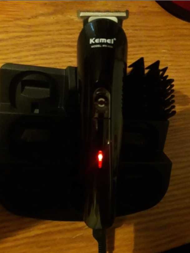 Качественная машинка триммер для стрижки волос kemei km 600 11 в 1