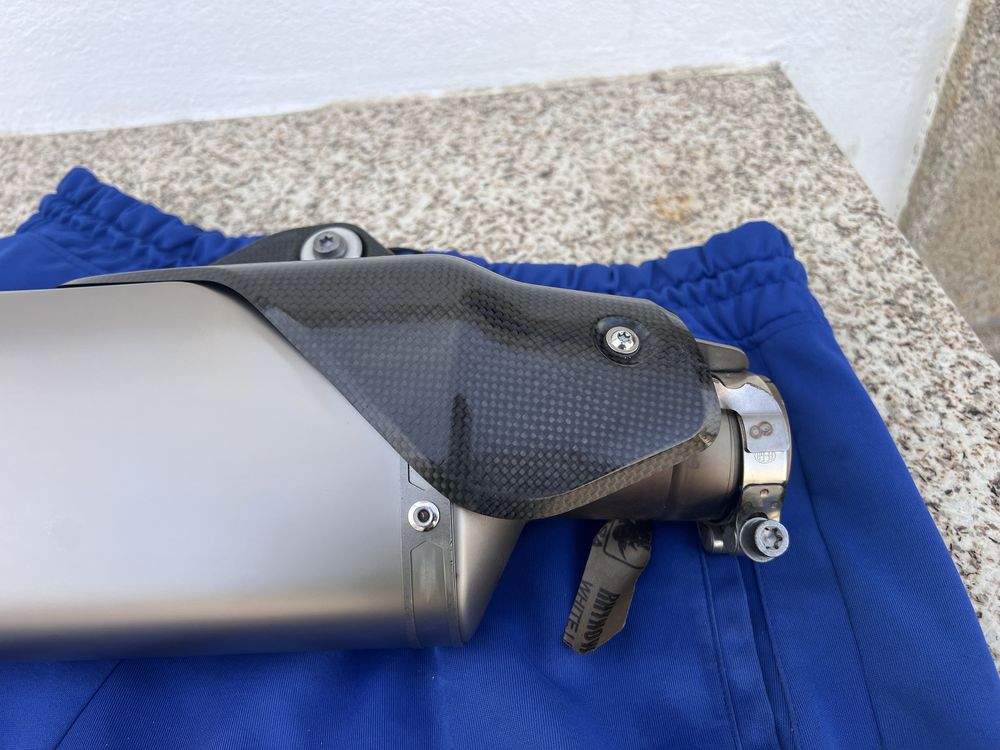 Ponteira Akrapovic Titanium MT-10/R1 gravada a laser para MT-10