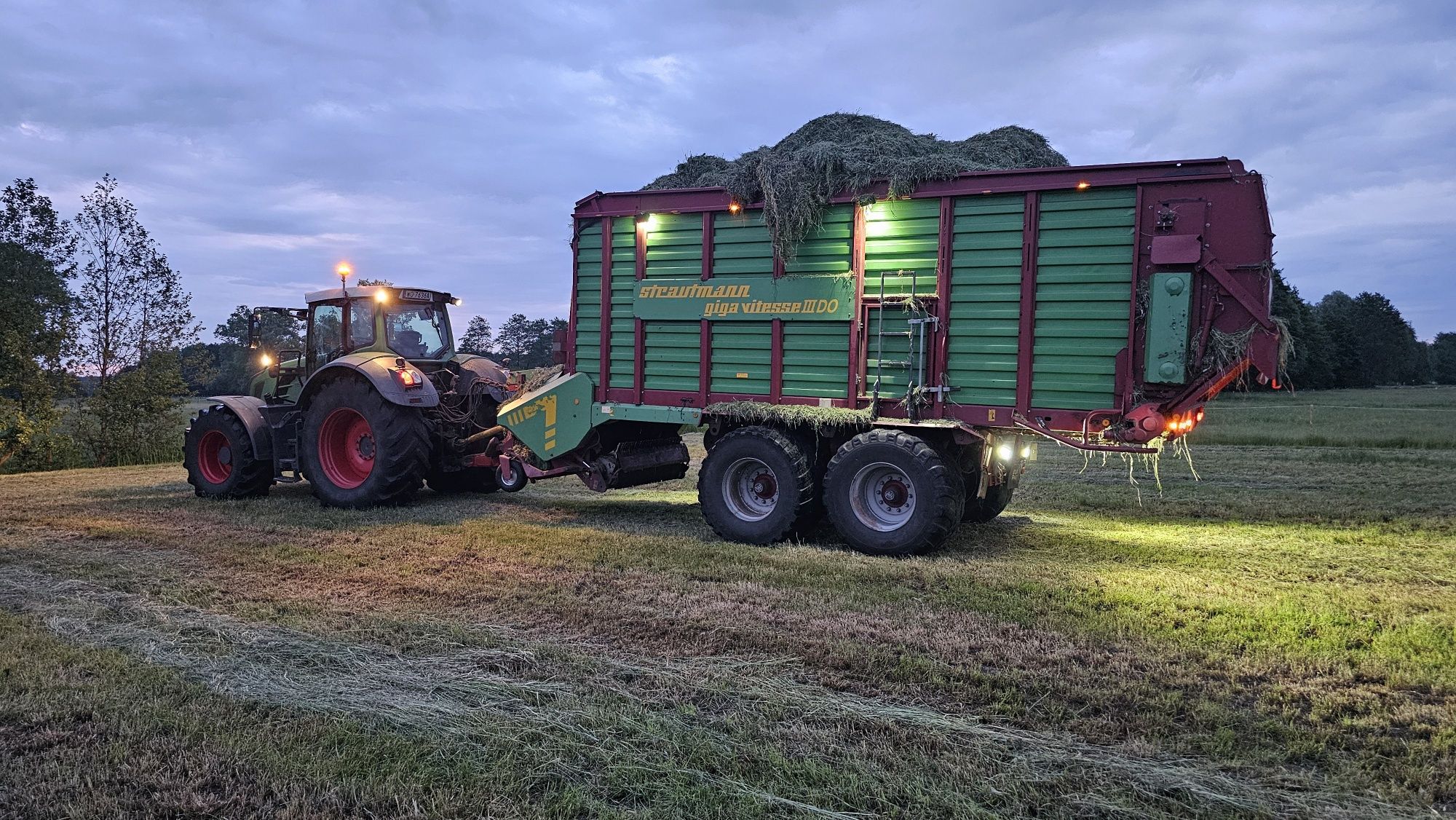 MPway - zbiór traw przyczepami samozbierającymi (Fendt + Strautmann)